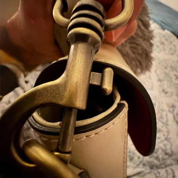 Vera Pelle Cream Shoulder Bag with Gold Accent - Picture 5 of 10